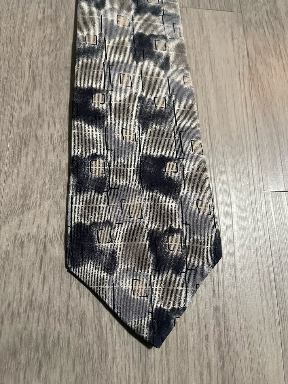 Classic Geometric Pattern Men's Tie - Picture 2 of 5